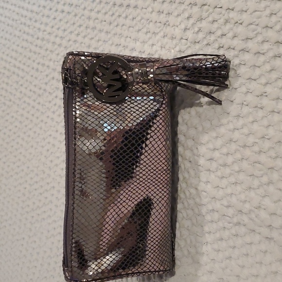 Michael Kors Ltd Edition Metallic Embossed Suede Signature Cosmetic Case NWOT - Picture 1 of 8